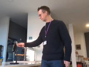 mobileguard-canteen-demonstration canteen user scanning card with mobileguard