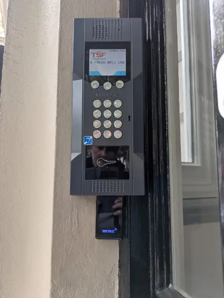 Sensor DF-Mini reader installed at the enterance to 20 grosvenor gardens
